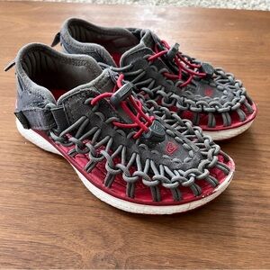 Keen | Uneek Toddler Bungee Water Shoes/Sneakers | Grey/Red | Size 10